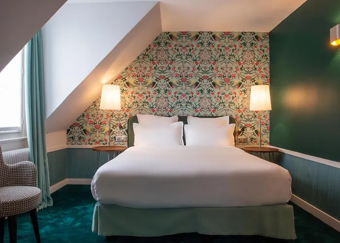 Edouard 6 By Malone Paříž