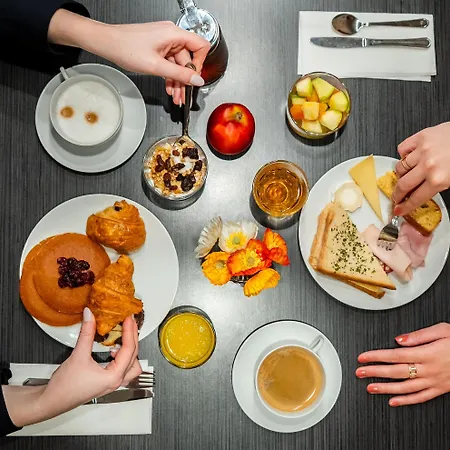 Edouard 6 By Malone Paryż