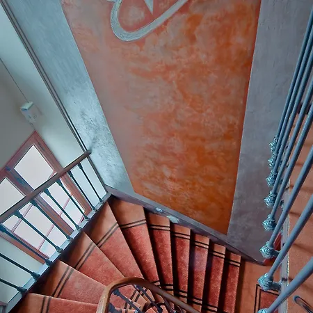 Edouard 6 By Malone Paris